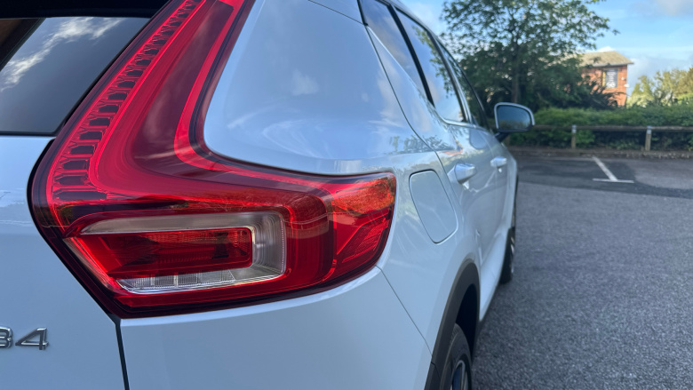 Volvo XC40 2.0 B4P Ultra Dark 5dr Auto Petrol Estate